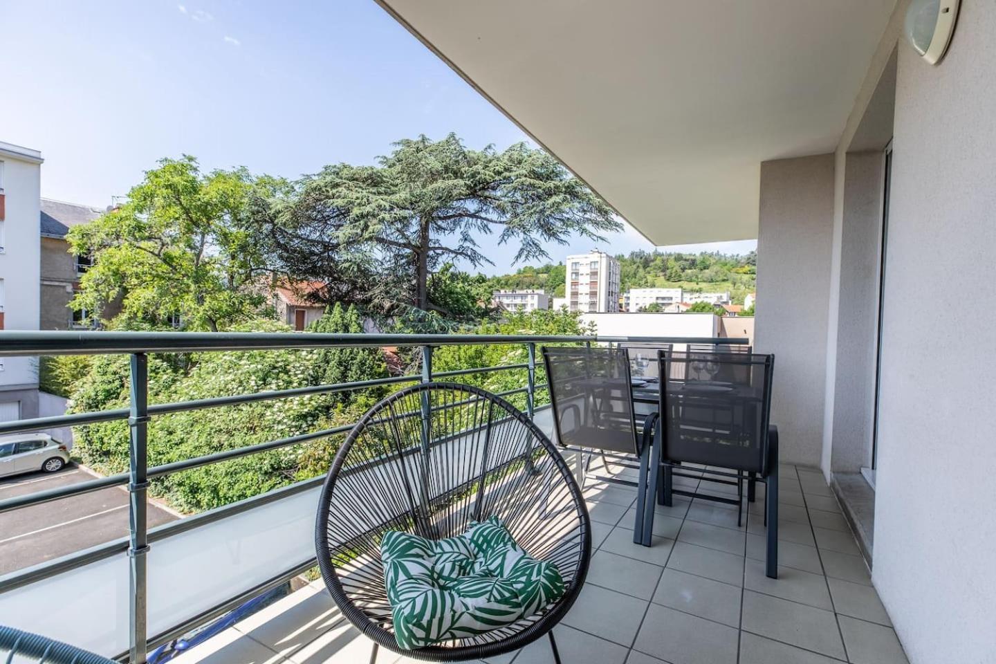 Le Clos Fleuri F3 Terrasse & Garage Apartment